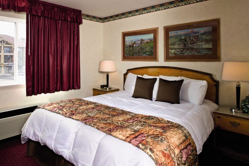 Gray Wolf & Hotel West Yellowstone