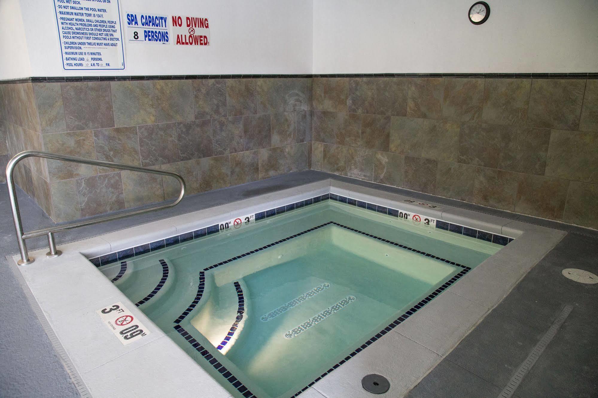 Hotel Gray Wolf & 2*