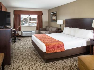 Gray Wolf & Hotel