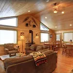 Fox Den Lodge