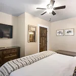 The Yellowstone Hideaway Unit A