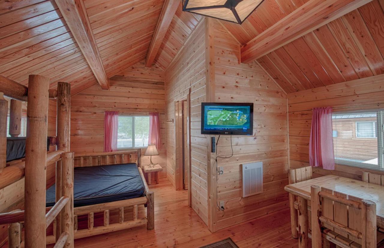 Yellowstone Grizzly Rv Park And Cabins Lodge *