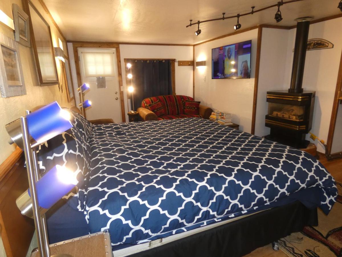 Yellowstone - Adults Only - Have Kitchens