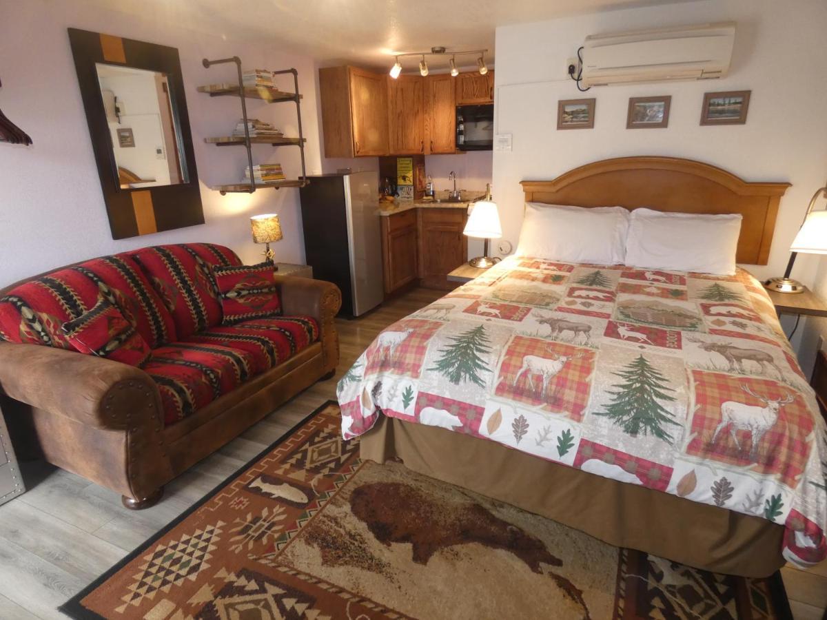 Yellowstone - Adults Only - Have Kitchens