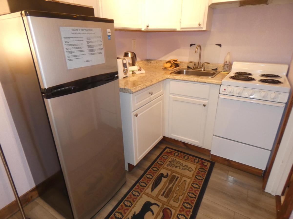 Yellowstone - Adults Only - Have Kitchens