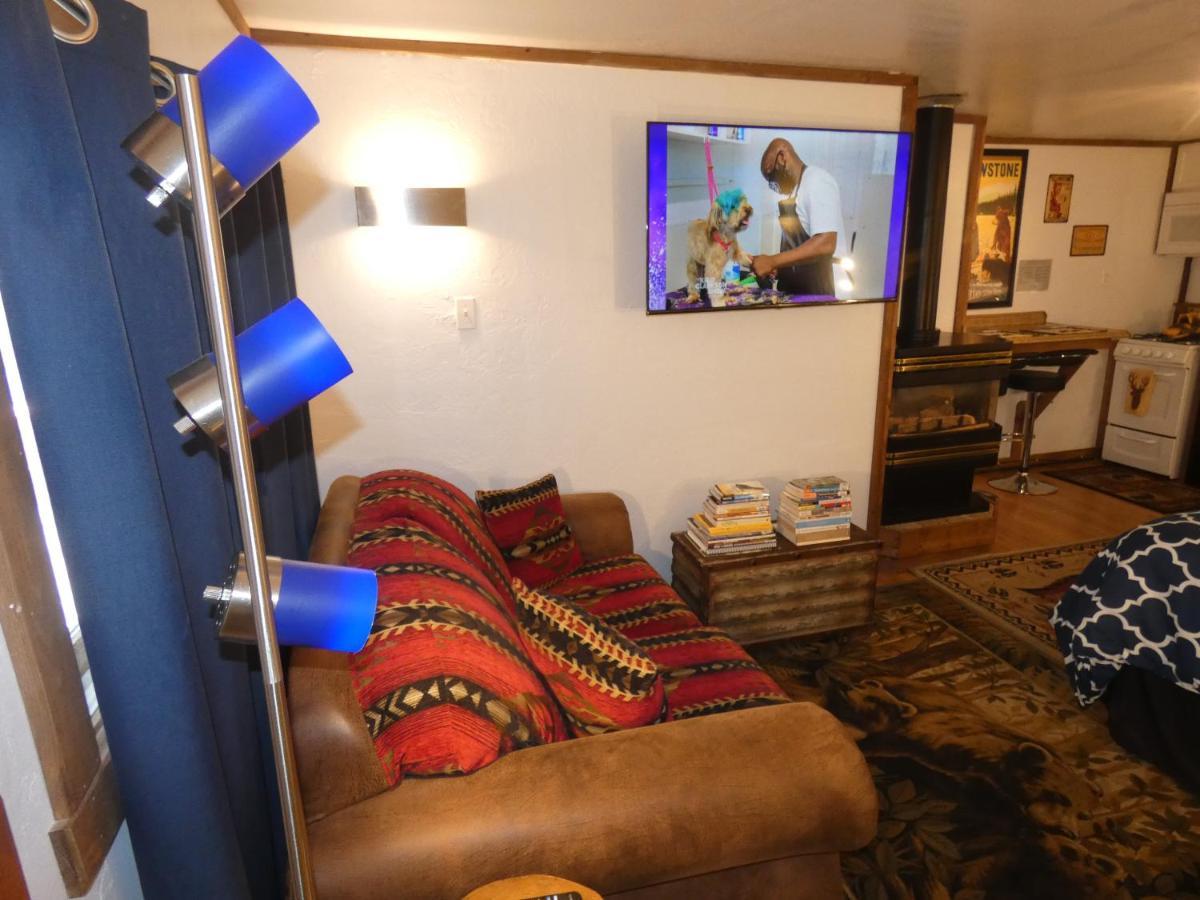 Yellowstone - Adults Only - Have Kitchens