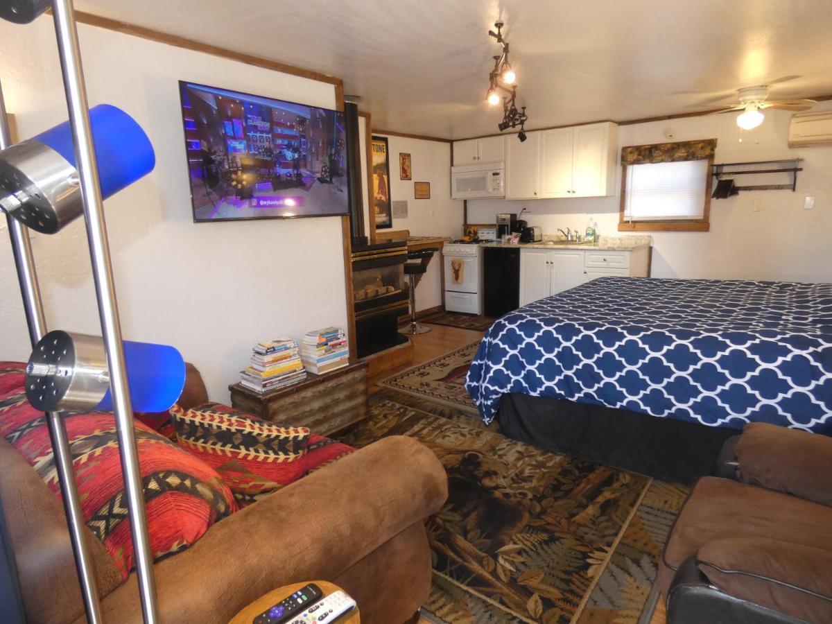 Yellowstone - Adults Only - Have Kitchens West Yellowstone