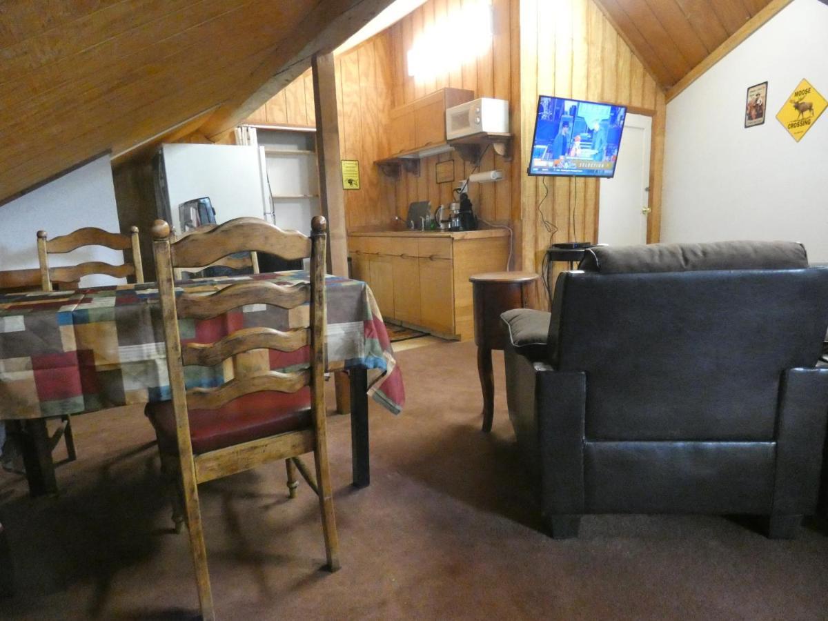 Yellowstone - Adults Only - Have Kitchens