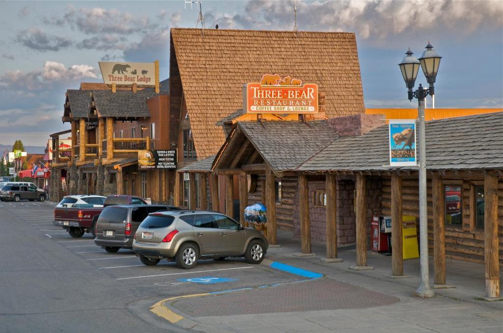 Three Bear Lodge West Yellowstone