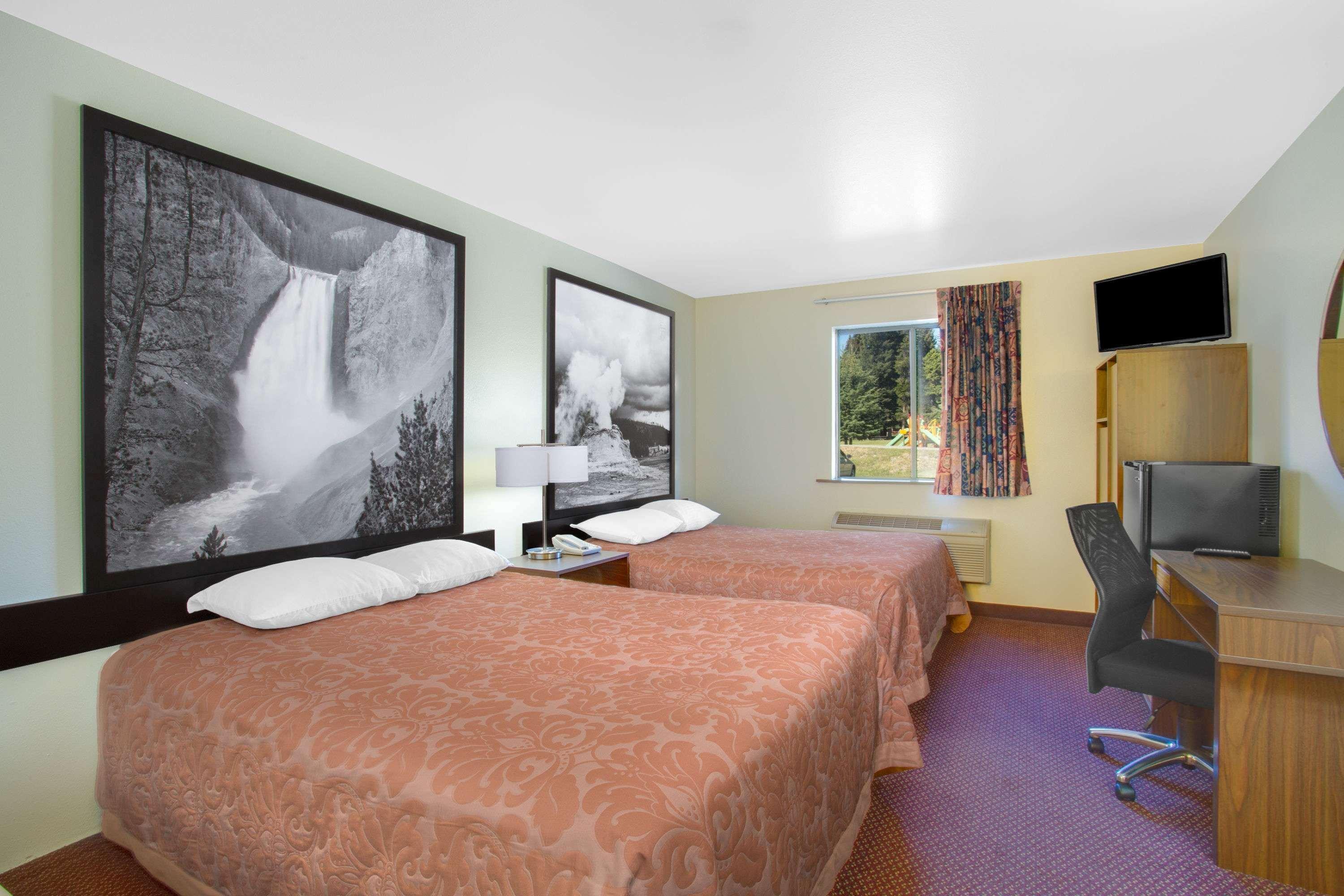 Super 8 By Wyndham Hotel 2*