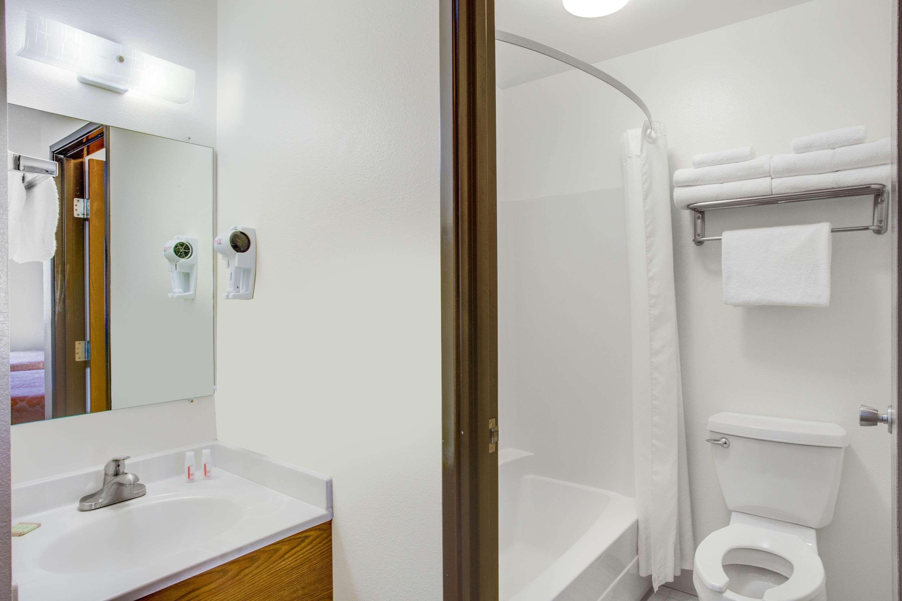 Super 8 By Wyndham Hotel 2*