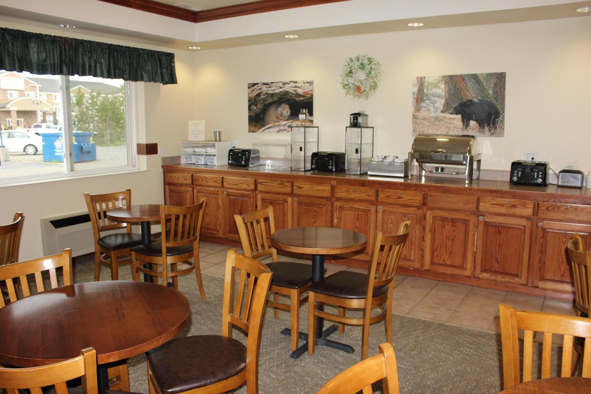 Yellowstone Hotel 3*