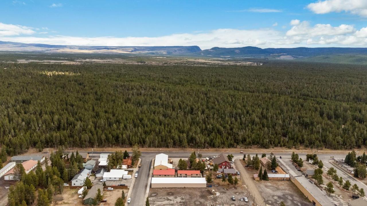 The Yellowstone Hideaway Unit B *
