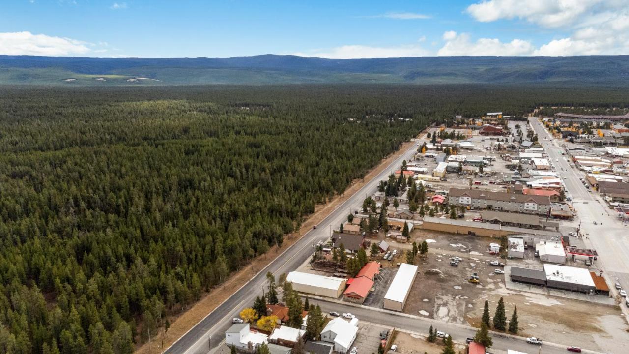 The Yellowstone Hideaway Unit A