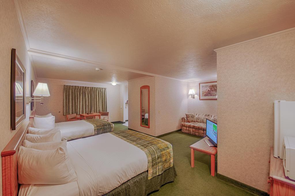 Brandin' Iron Motel