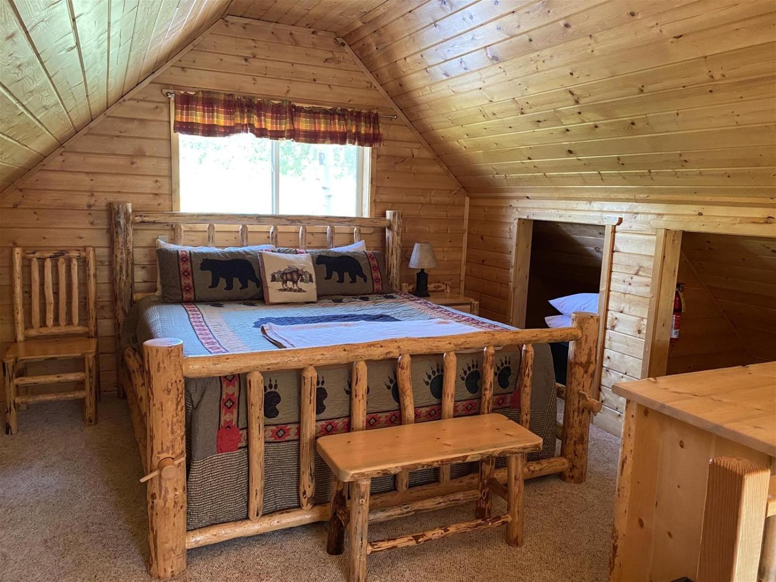 The Aspen House * West Yellowstone