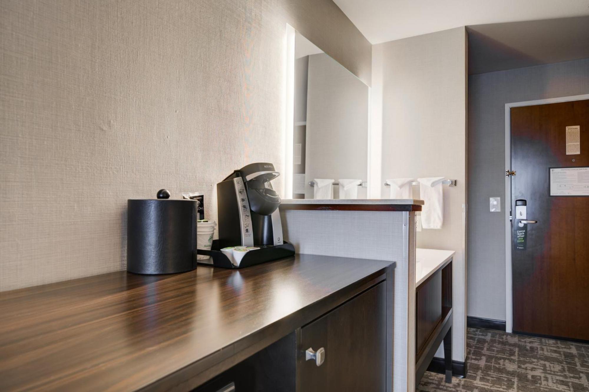 Hotel By Ihg