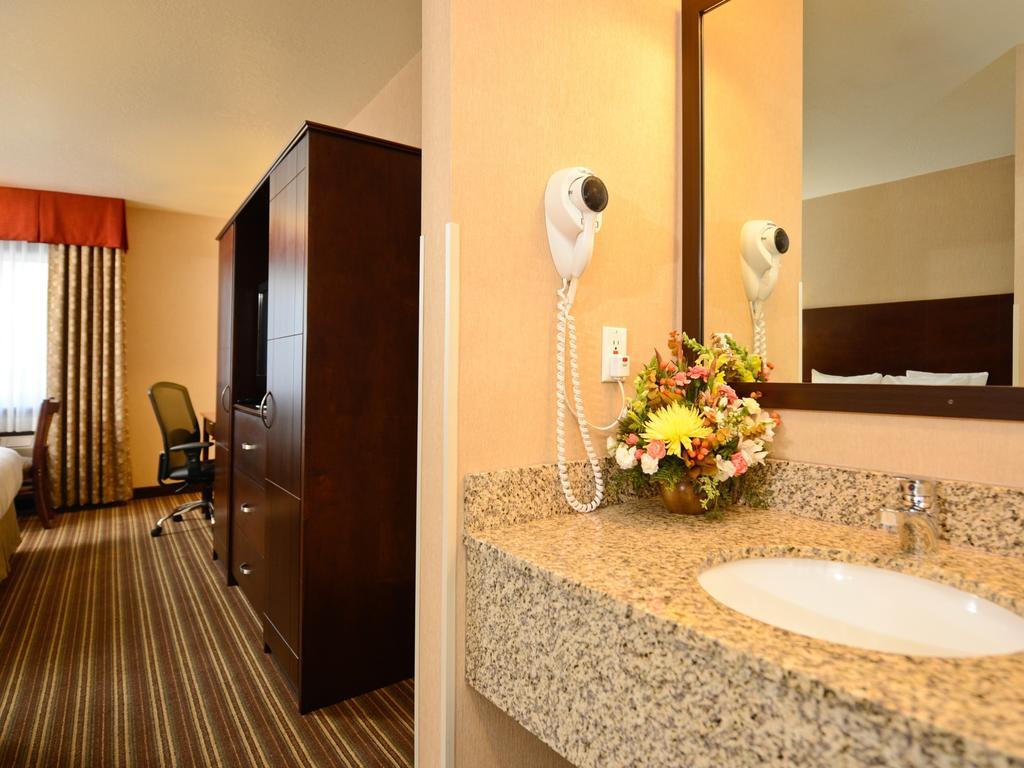 Yellowstone West Gate Hotel 2*