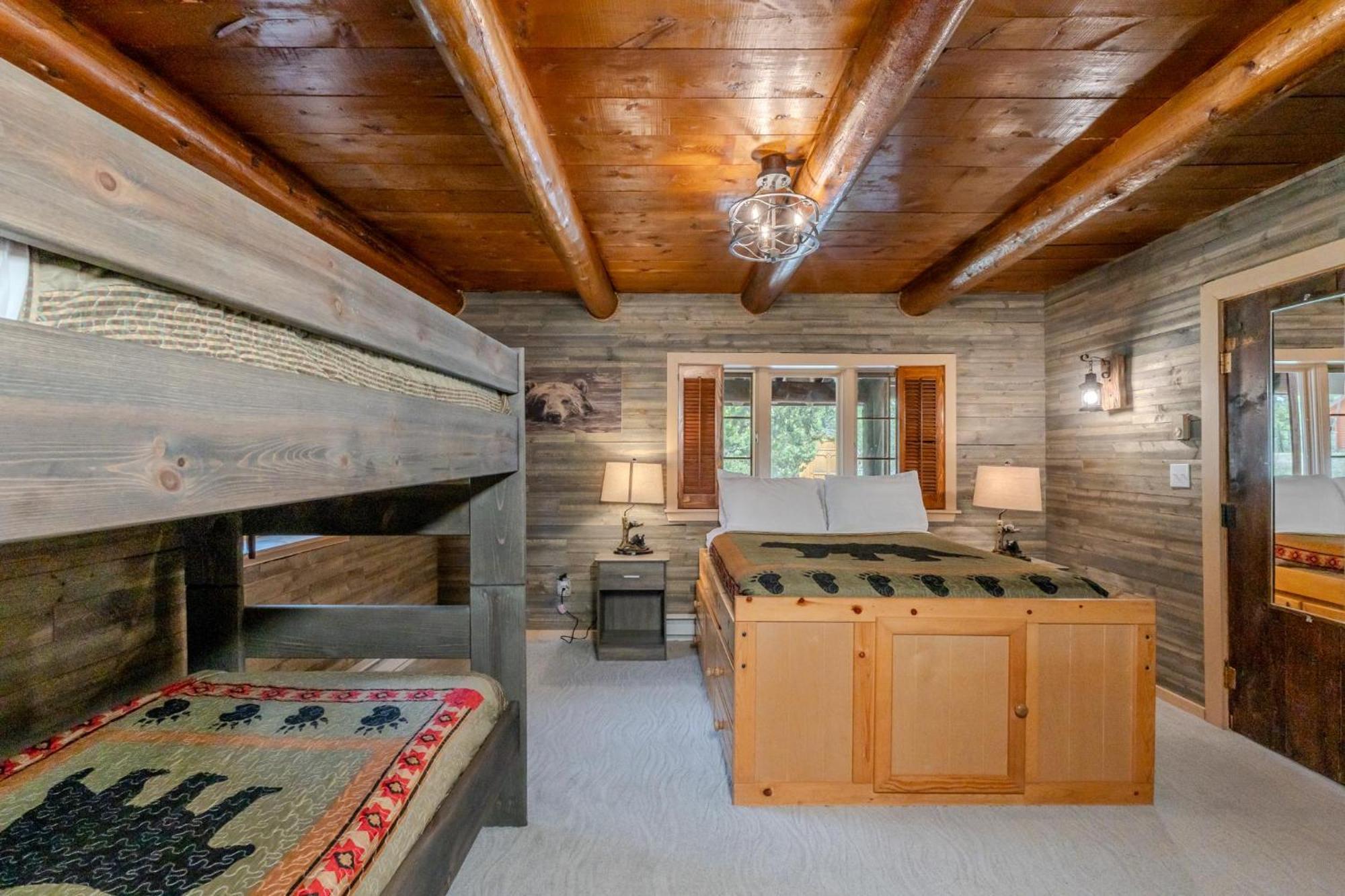 The Moose Bunkhouse * West Yellowstone