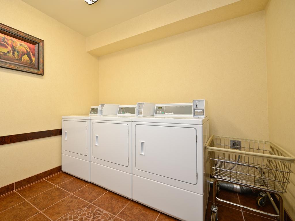 Yellowstone West Gate Hotel 2*