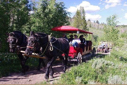 Resort Parade Rest Ranch West Yellowstone