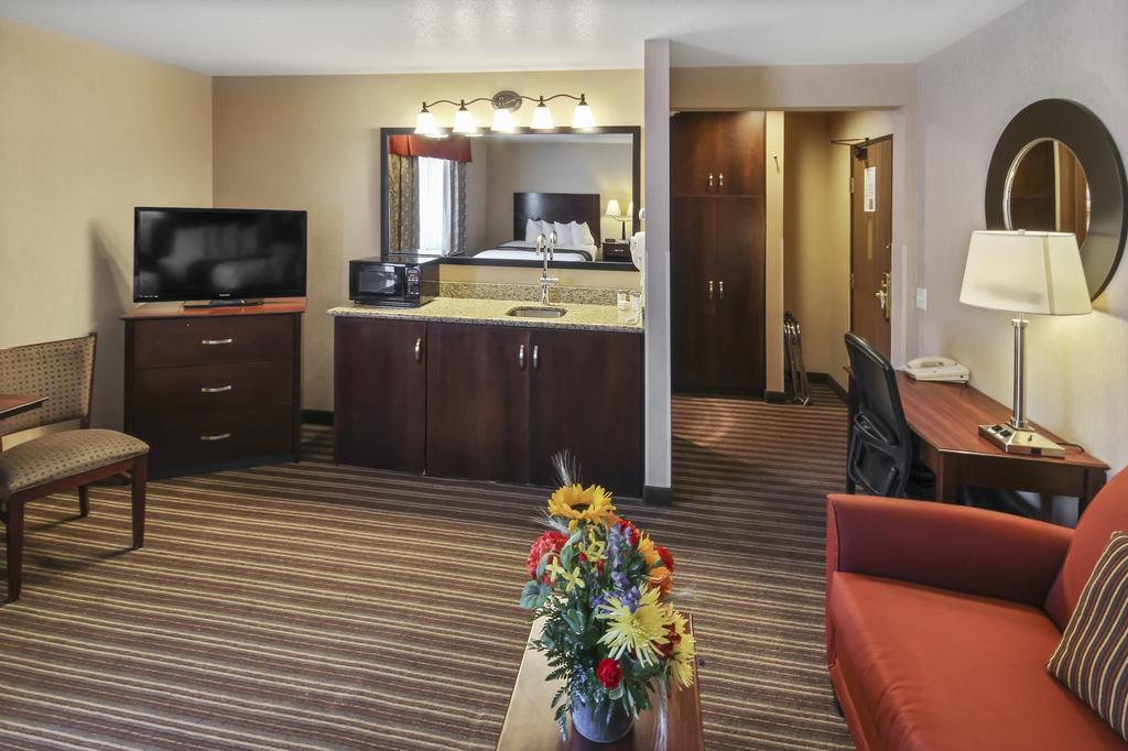Yellowstone West Gate Hotel 2*