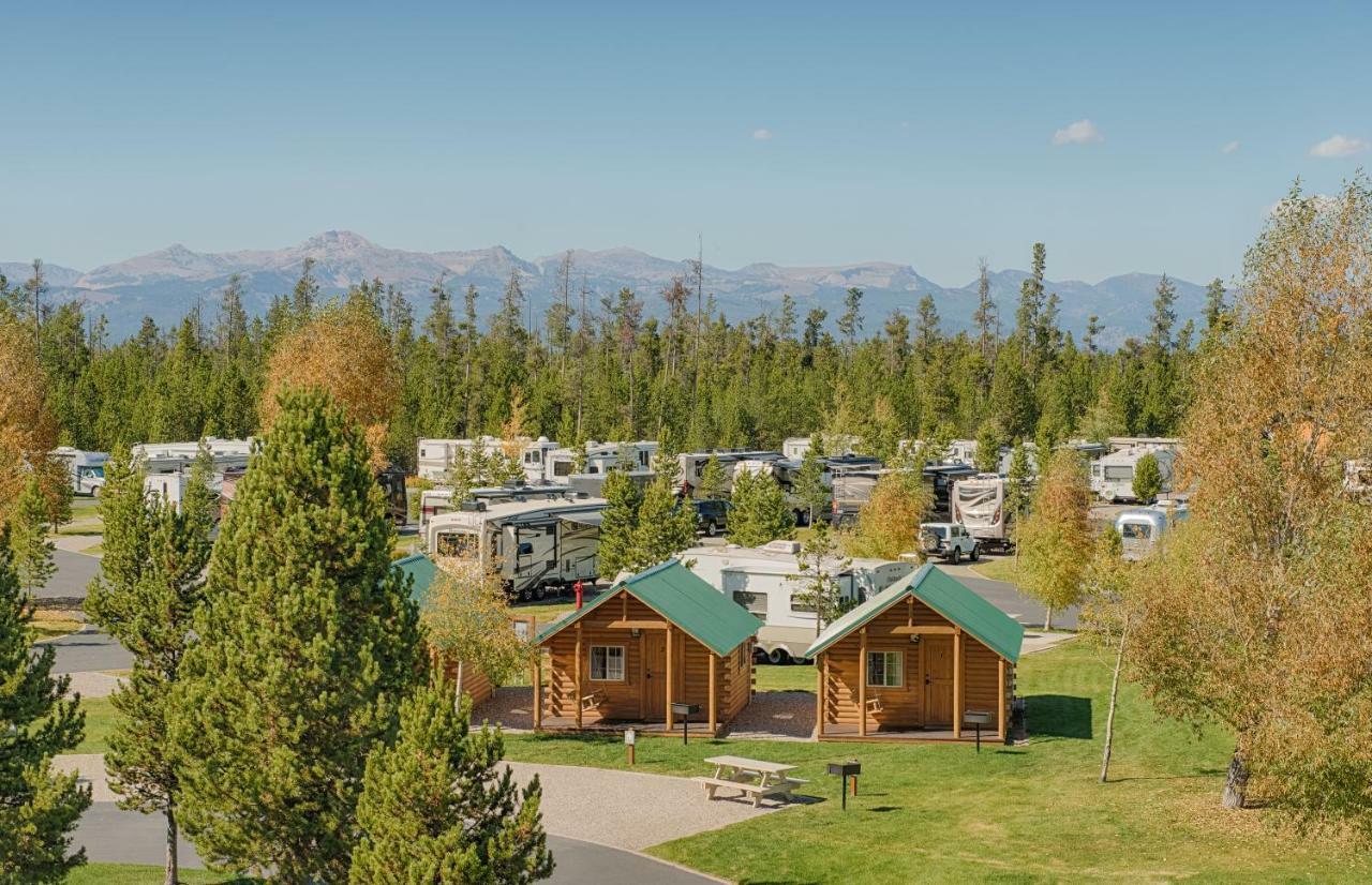Yellowstone Grizzly Rv Park And Cabins *