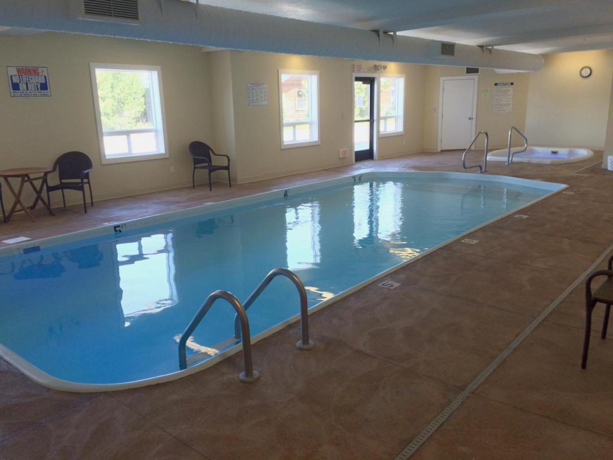 Yellowstone Hotel 3*