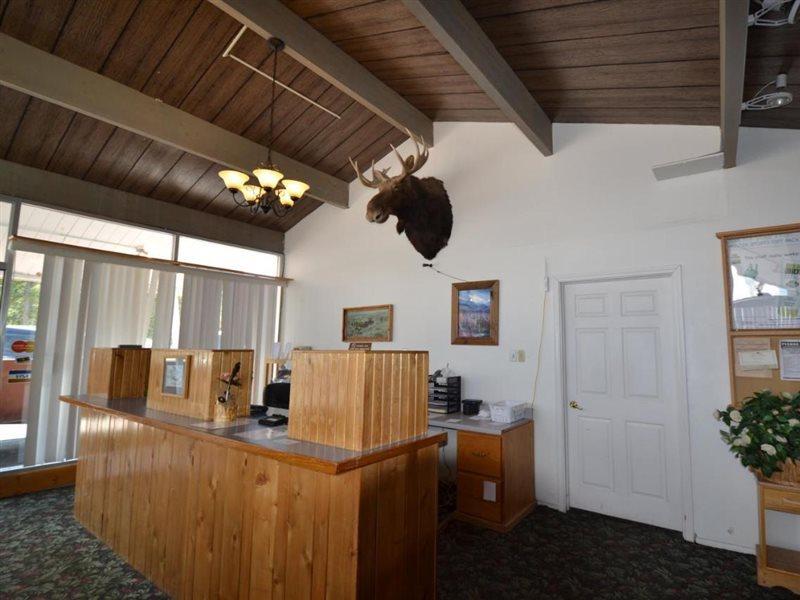 Dude & Roundup Motel 2*
