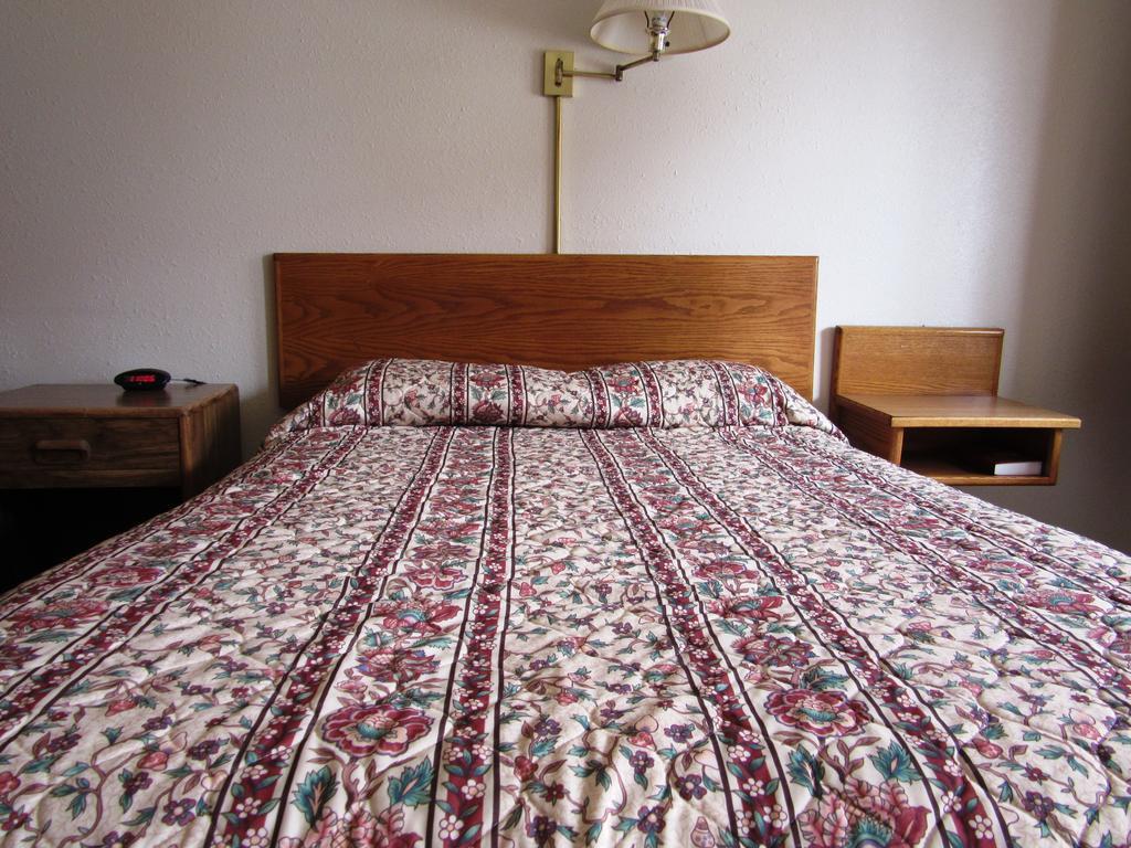 Travelers Motel 2*