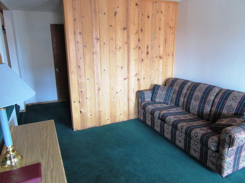 Travelers Motel