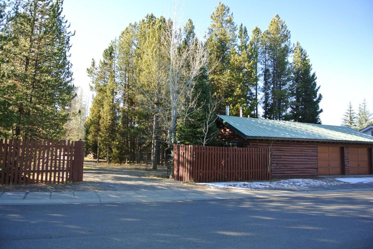 Wagon Wheel Hotel 3*