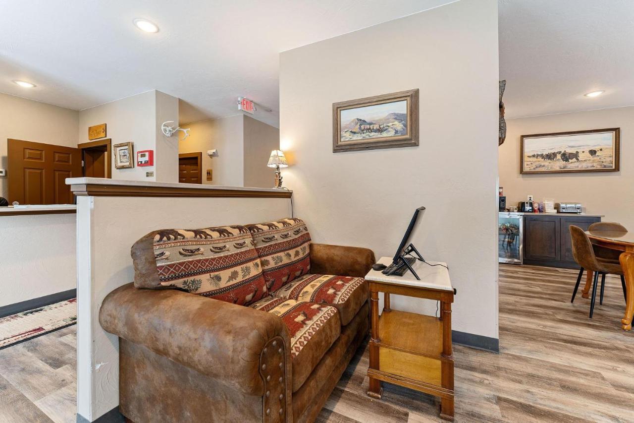 Hotel Wagon Wheel