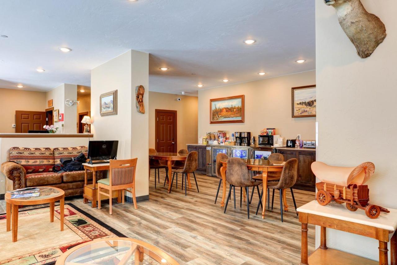 Hotel Wagon Wheel