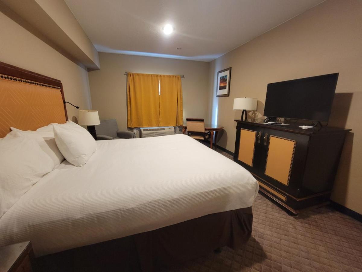 Hotel Wagon Wheel