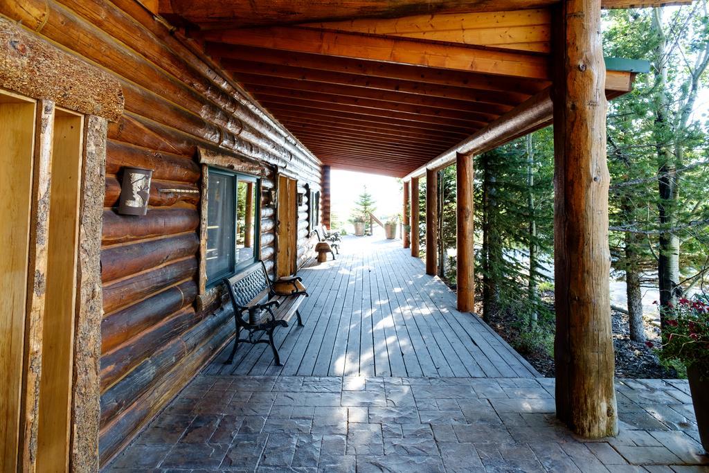 Lodge Bar N Ranch *
