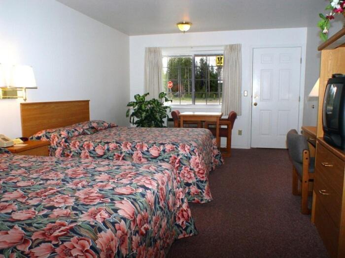 Motel Dude & Roundup 2*