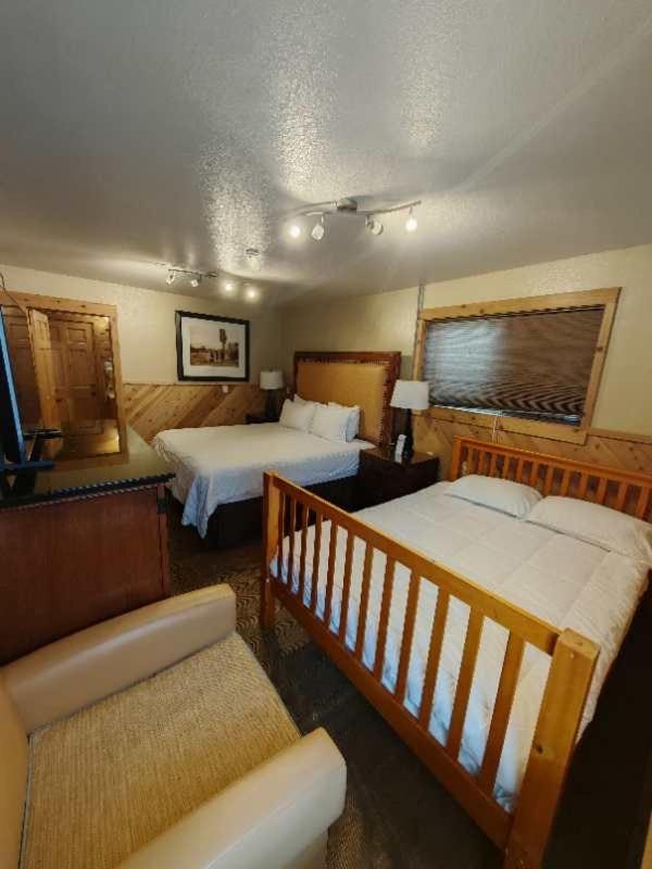 Wagon Wheel Hotel