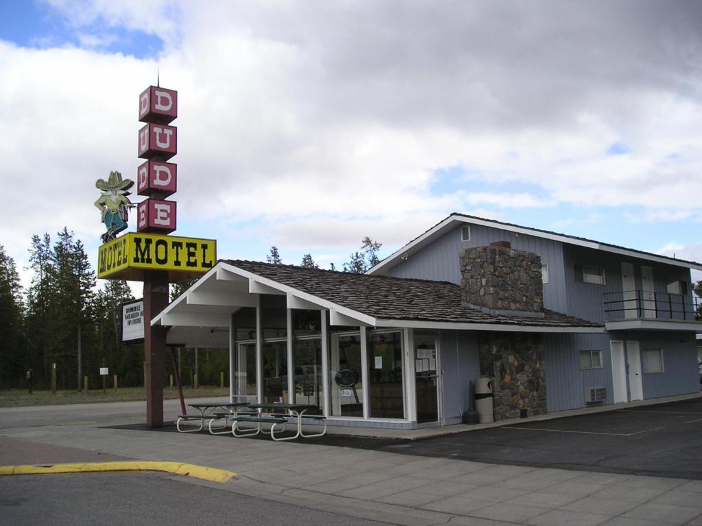 Dude & Roundup Motel