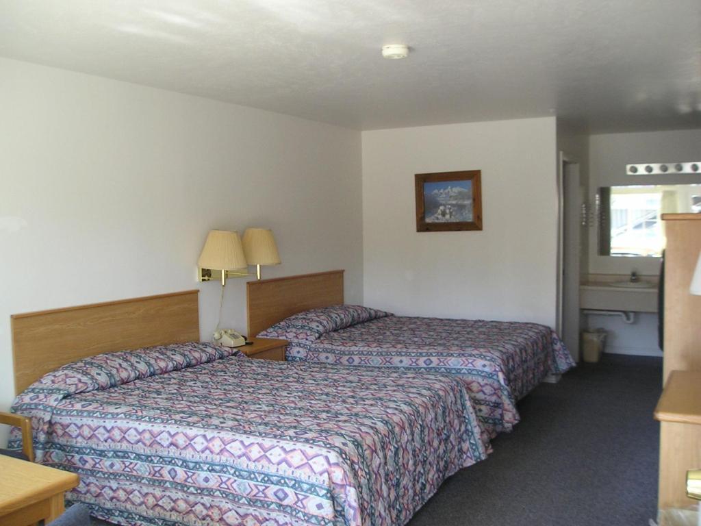 Motel Dude & Roundup 2*