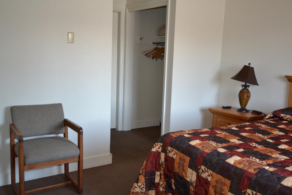 Motel Dude & Roundup West Yellowstone