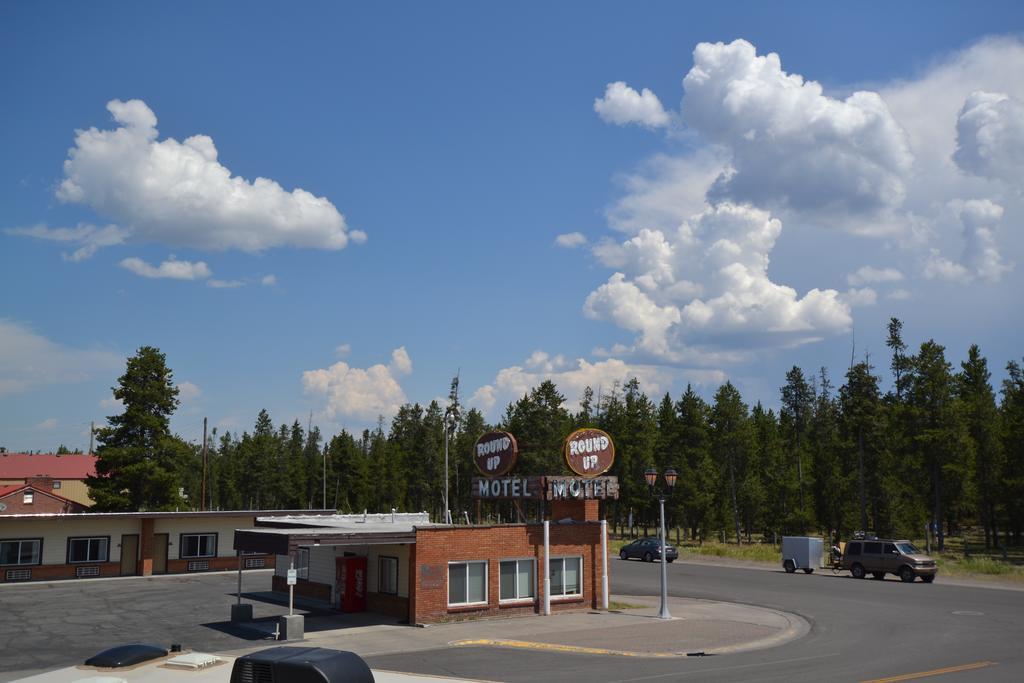 Dude & Roundup Motel 2*