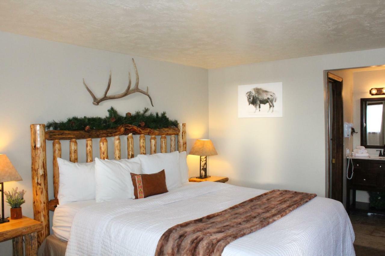 The Evergreen Motel 2*