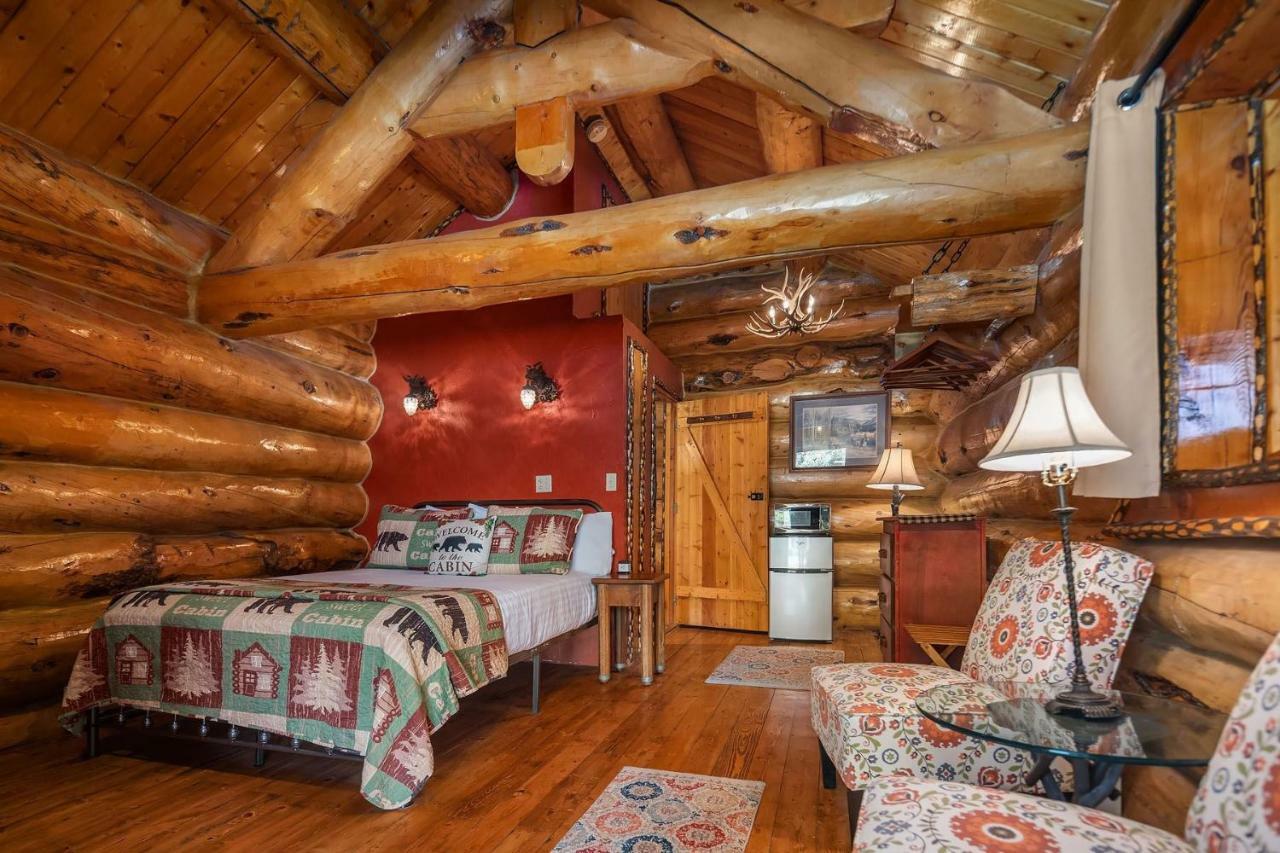 Lodge Bar N Ranch