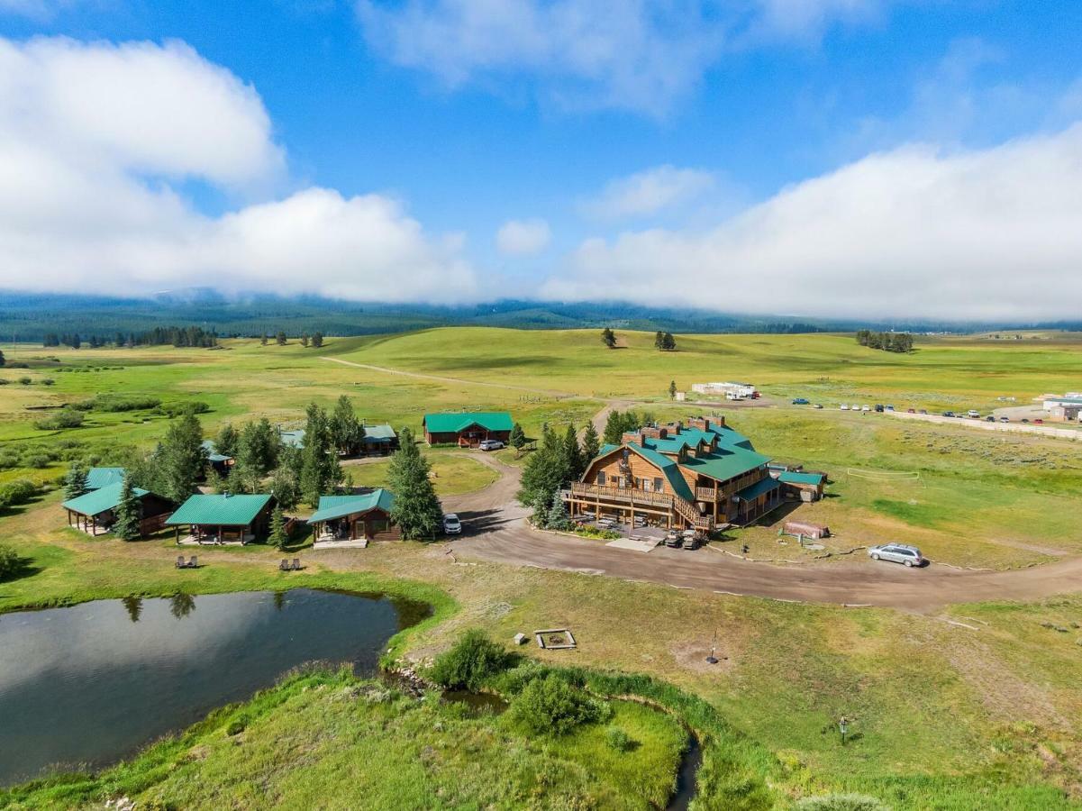 Lodge Bar N Ranch