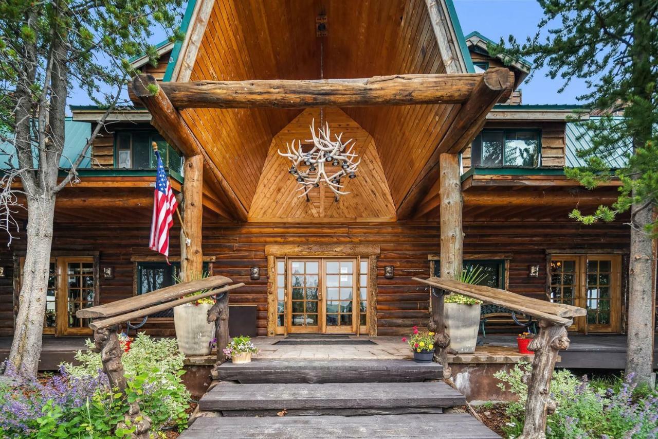 Bar N Ranch Lodge *